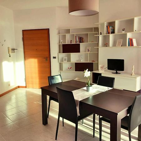 La Dolce Vita - Appartamento Con Parcheggio Privato Vicino Al Centro E All'Ospedale アスティ エクステリア 写真