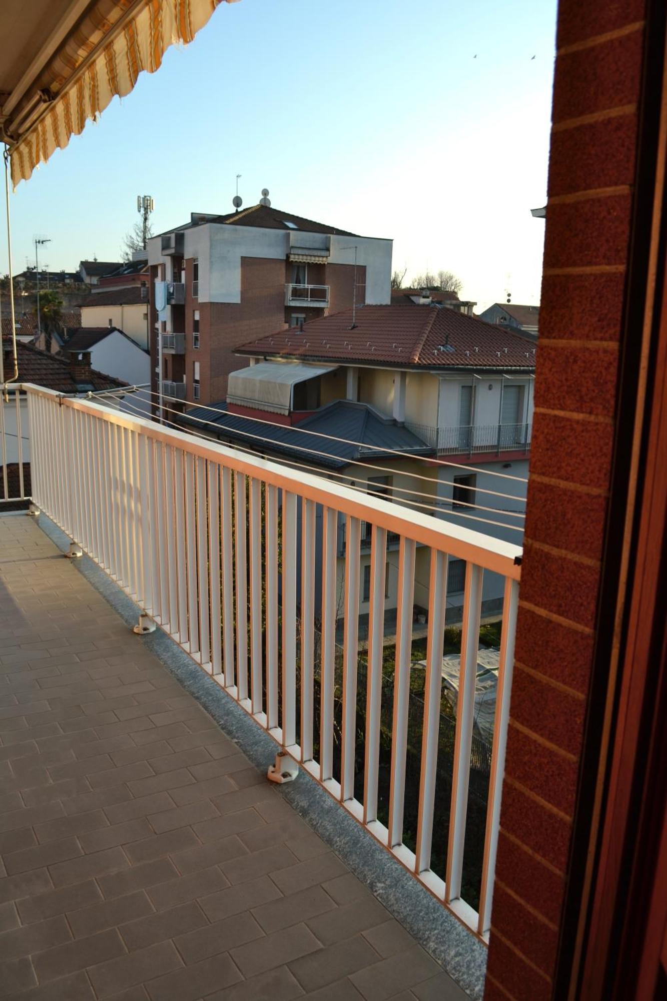 La Dolce Vita - Appartamento Con Parcheggio Privato Vicino Al Centro E All'Ospedale アスティ エクステリア 写真