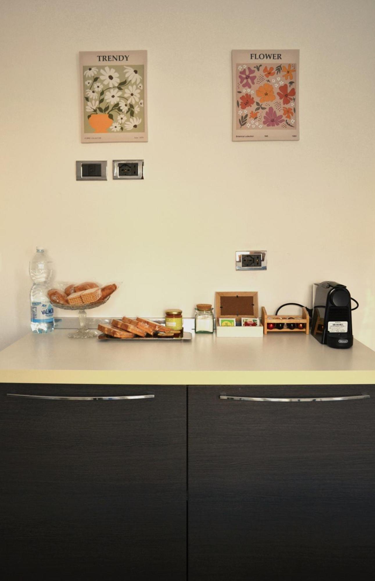 La Dolce Vita - Appartamento Con Parcheggio Privato Vicino Al Centro E All'Ospedale アスティ エクステリア 写真