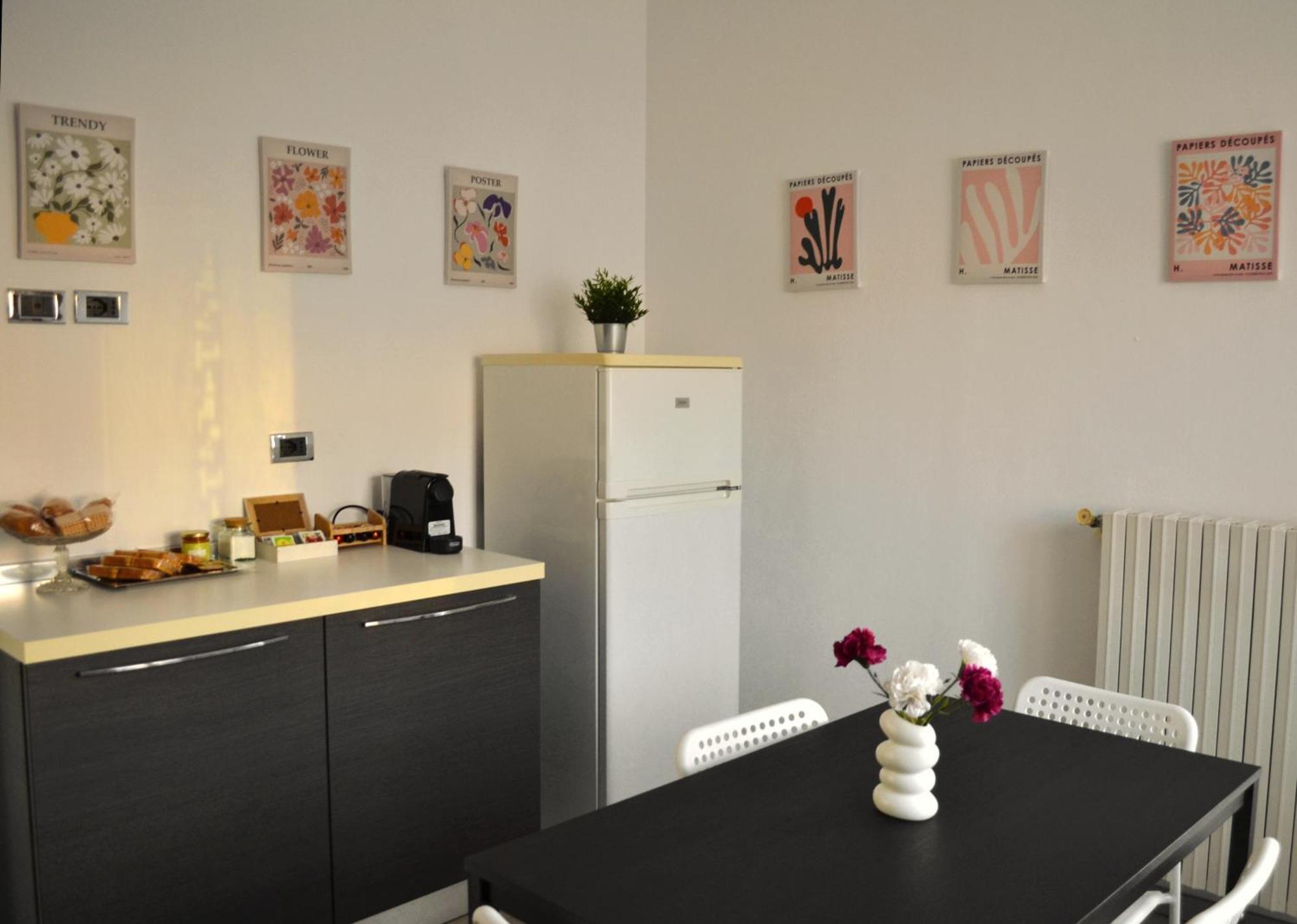La Dolce Vita - Appartamento Con Parcheggio Privato Vicino Al Centro E All'Ospedale アスティ エクステリア 写真