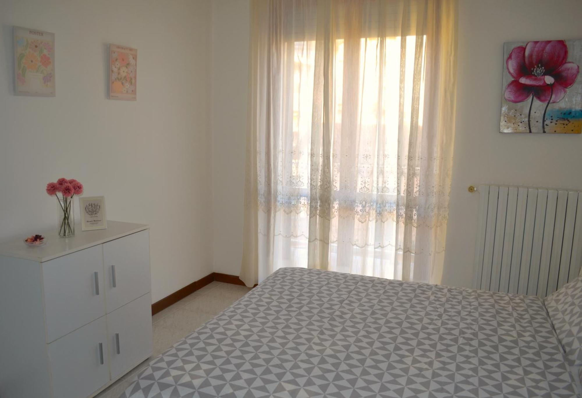 La Dolce Vita - Appartamento Con Parcheggio Privato Vicino Al Centro E All'Ospedale アスティ エクステリア 写真