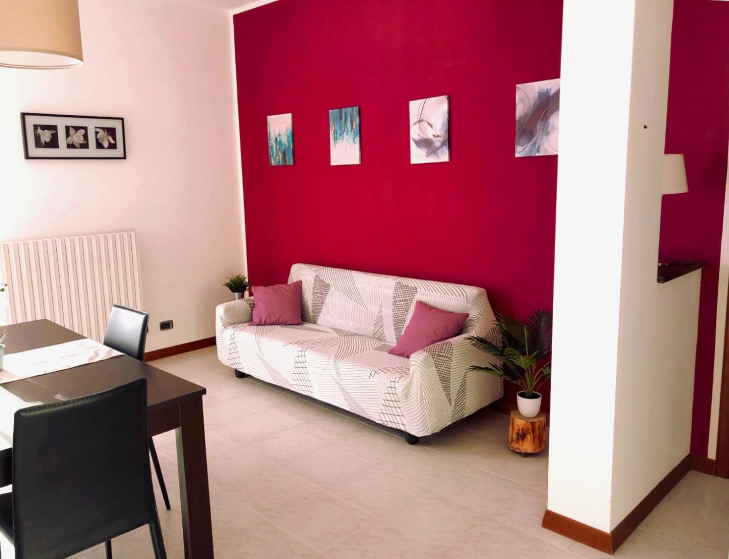 La Dolce Vita - Appartamento Con Parcheggio Privato Vicino Al Centro E All'Ospedale アスティ エクステリア 写真