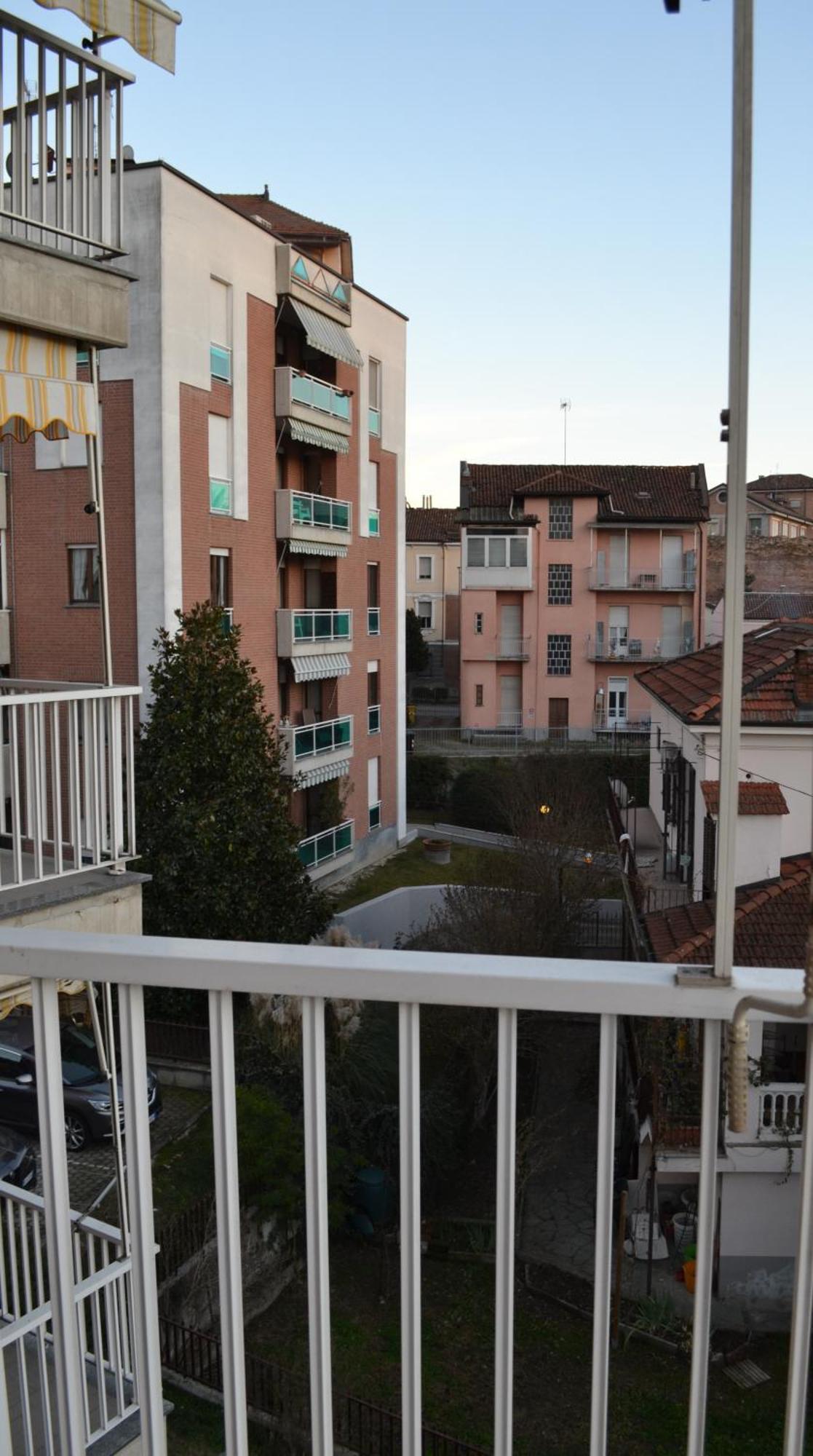 La Dolce Vita - Appartamento Con Parcheggio Privato Vicino Al Centro E All'Ospedale アスティ エクステリア 写真